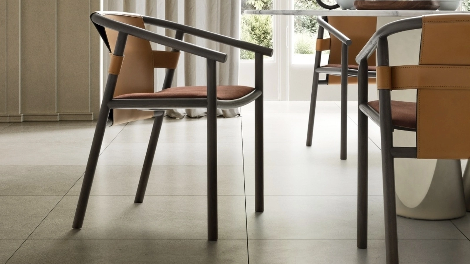 Sedia Isa in legno e cuoio di Ditre Italia