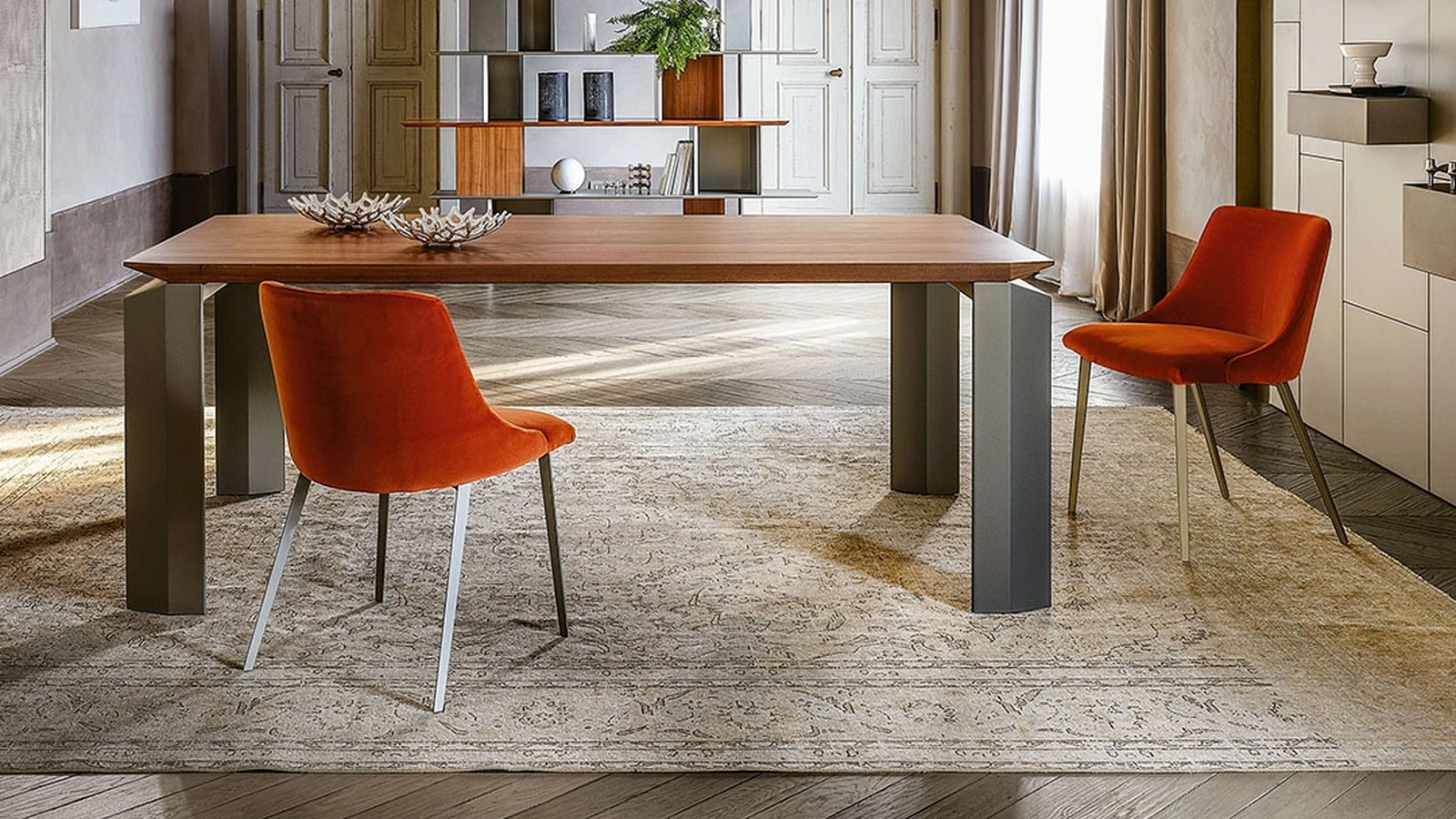 Sedia Asana in velluto con gambe in metallo di Ronda Design