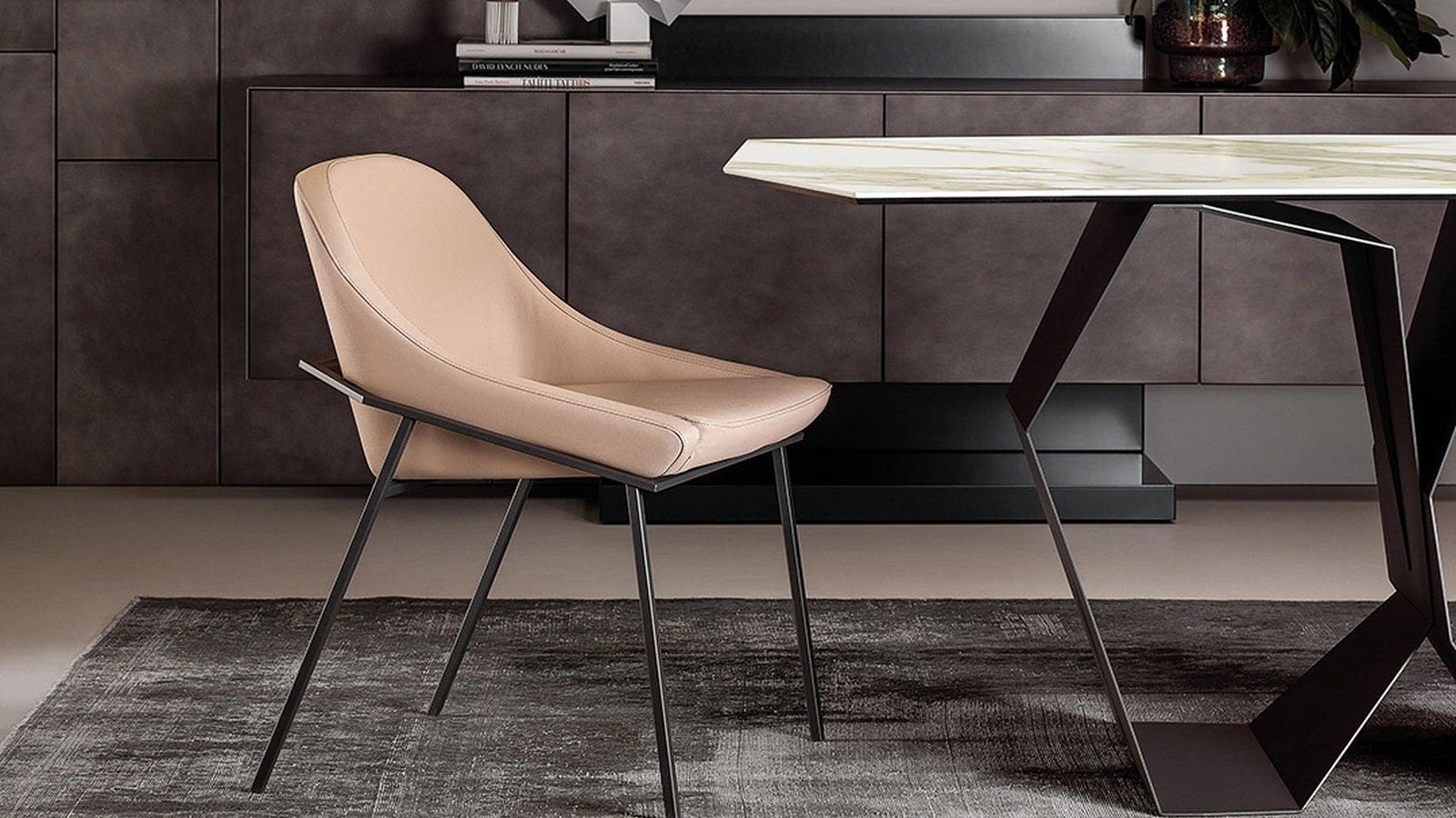 Sedia in pelle Izoard di Ronda Design