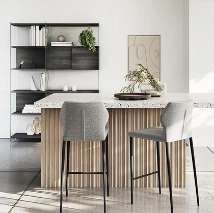 Sgabello Alissa in tessuto di Pezzani