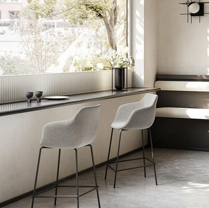 Sgabello in tessuto Medea di Pezzani