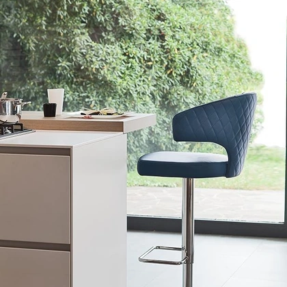 Sgabello Olimpe in pelle di Pezzani