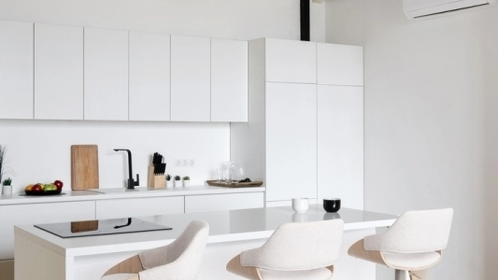 Sgabello Roxanne Moon in legno e tessuto di Bizzotto