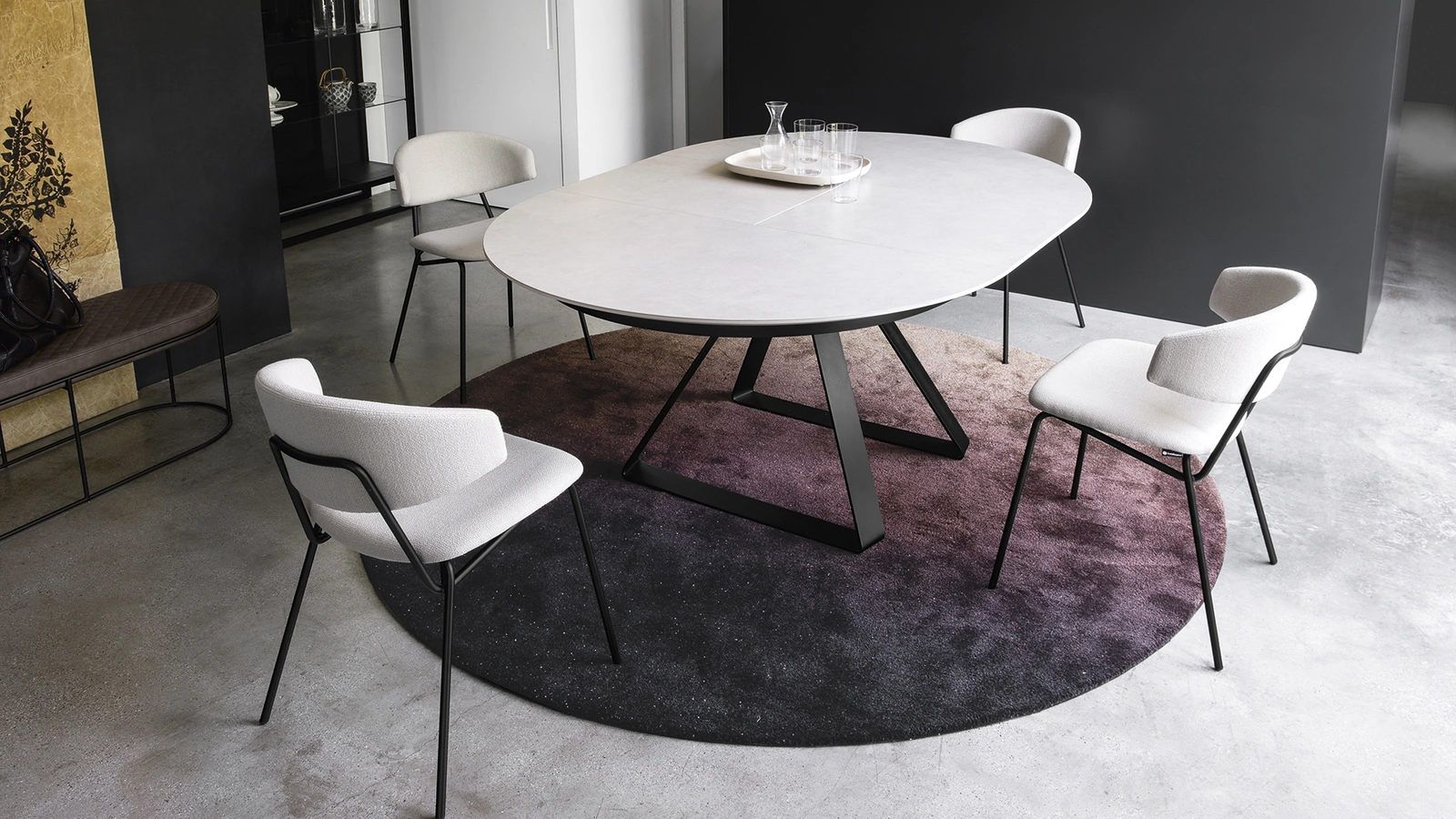 Tavolo allungabile con piano in ceramica e gambe in metallo Atlante di Calligaris