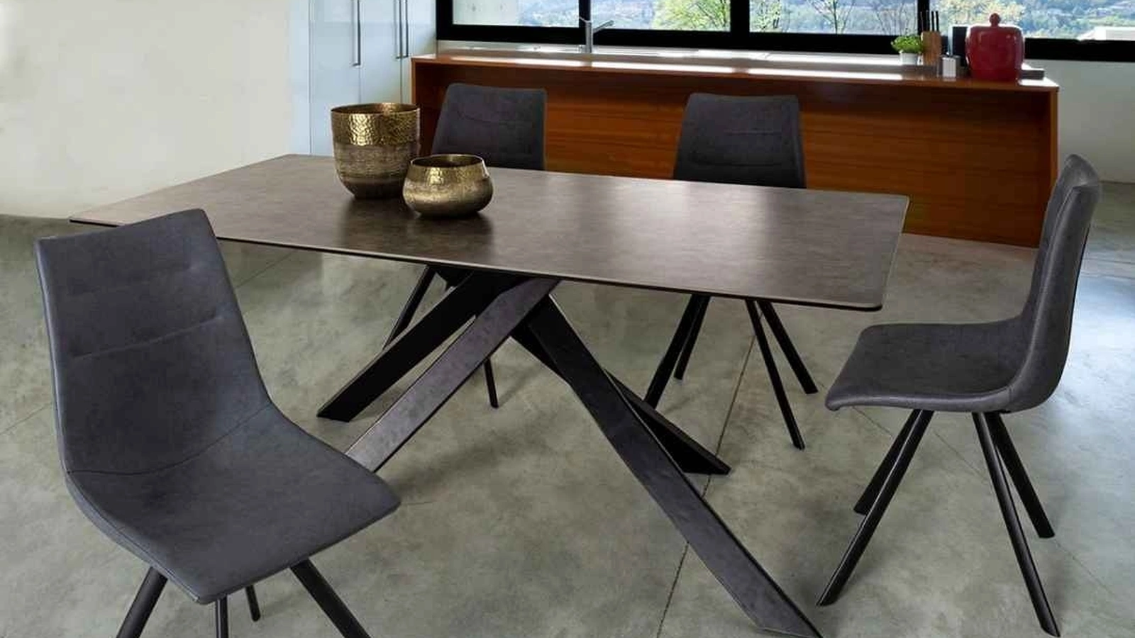 Tavolo Messier con top in ceramica di Bizzotto