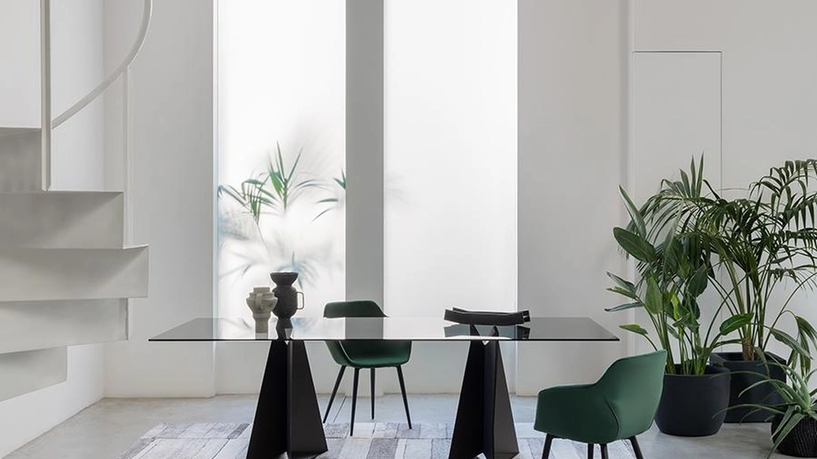 Tavolo Monolith con top in vetro di Pezzani