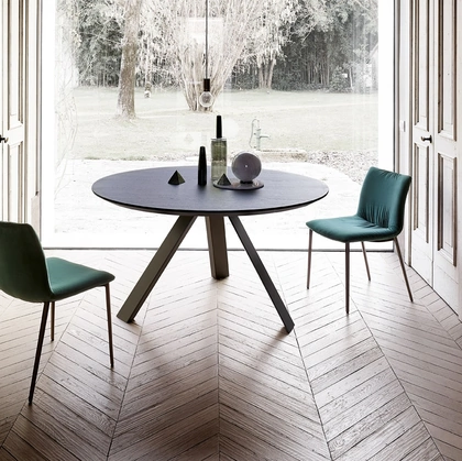 Tavolo Ki Round con top in legno e base in metallo di Ronda Design