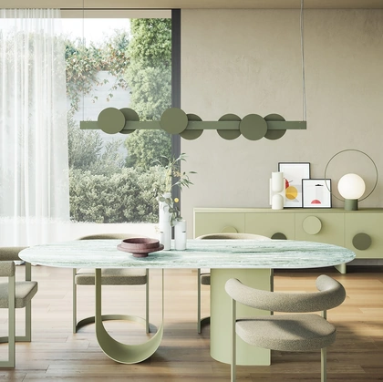 Tavolo ovale Roshi con top in ceramica e base in metallo di Ronda Design