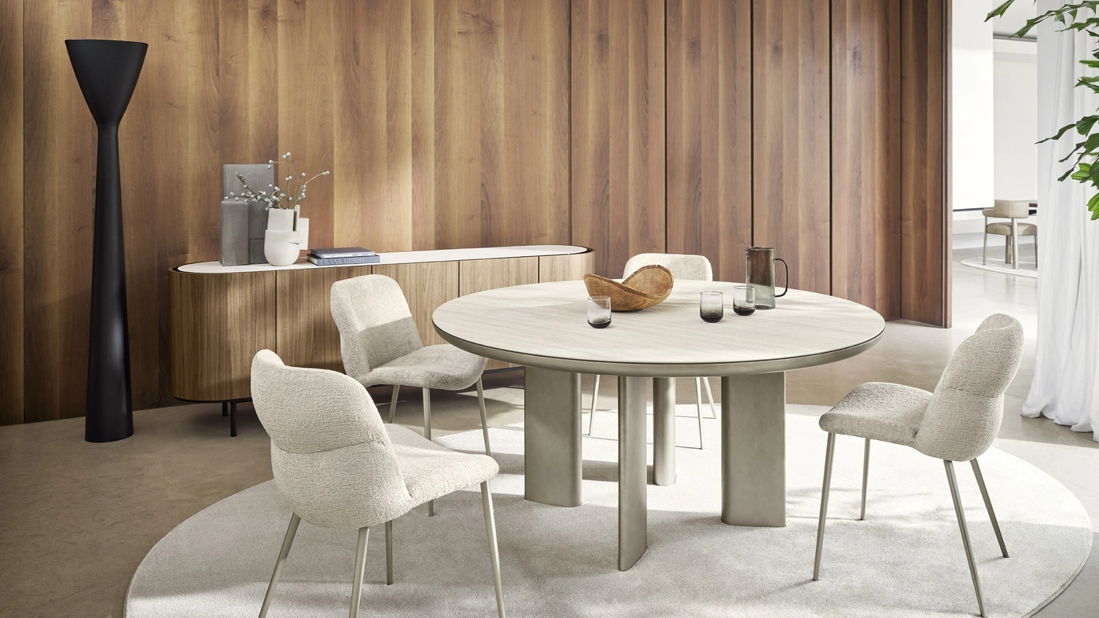 Tavolo Sandy rotondo con piano in legno di Calligaris