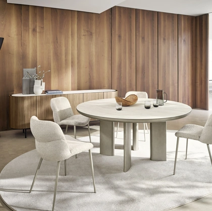 Tavolo Sandy rotondo con piano in legno di Calligaris