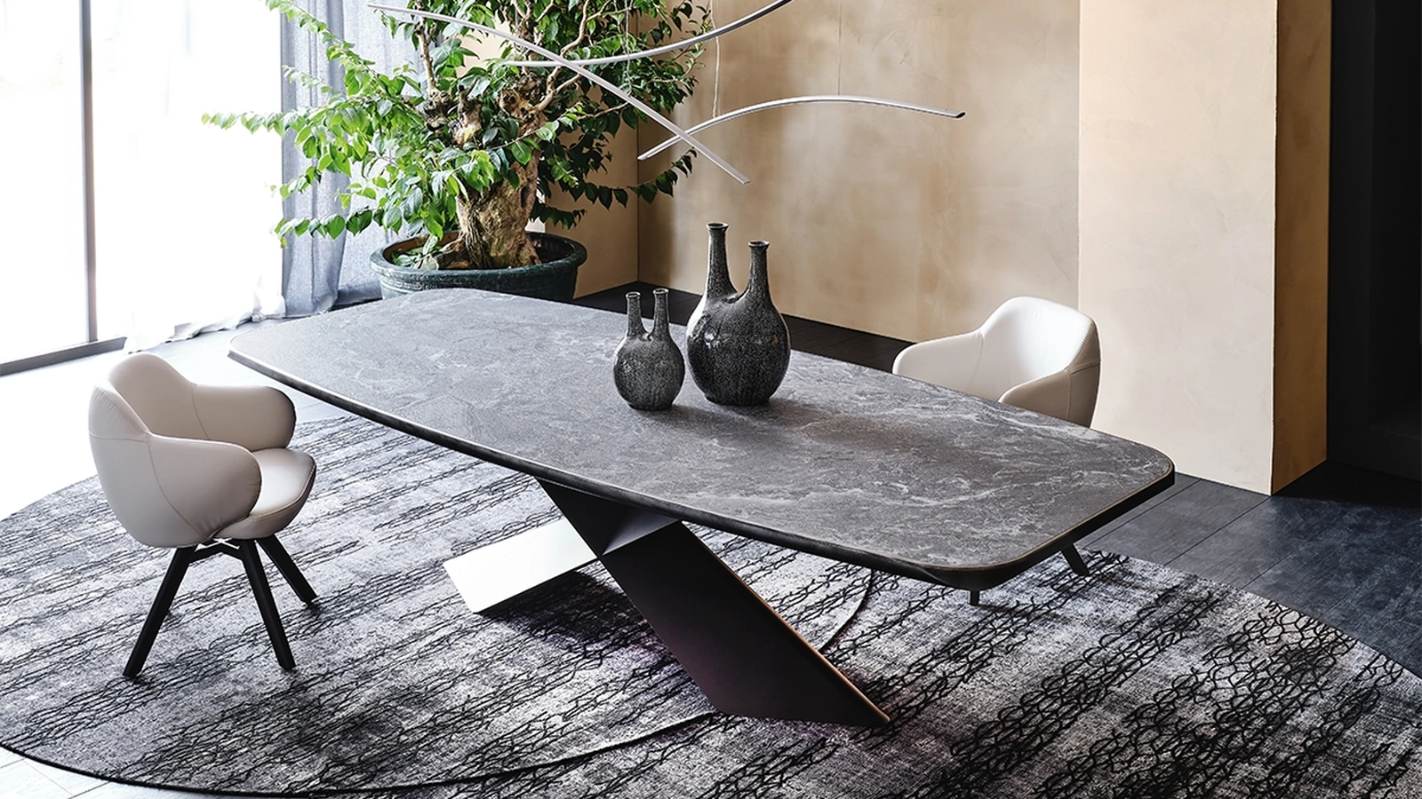 Tavolo con base in metallo e piano in ceramica Tyron Keramik Premium di Cattelan Italia