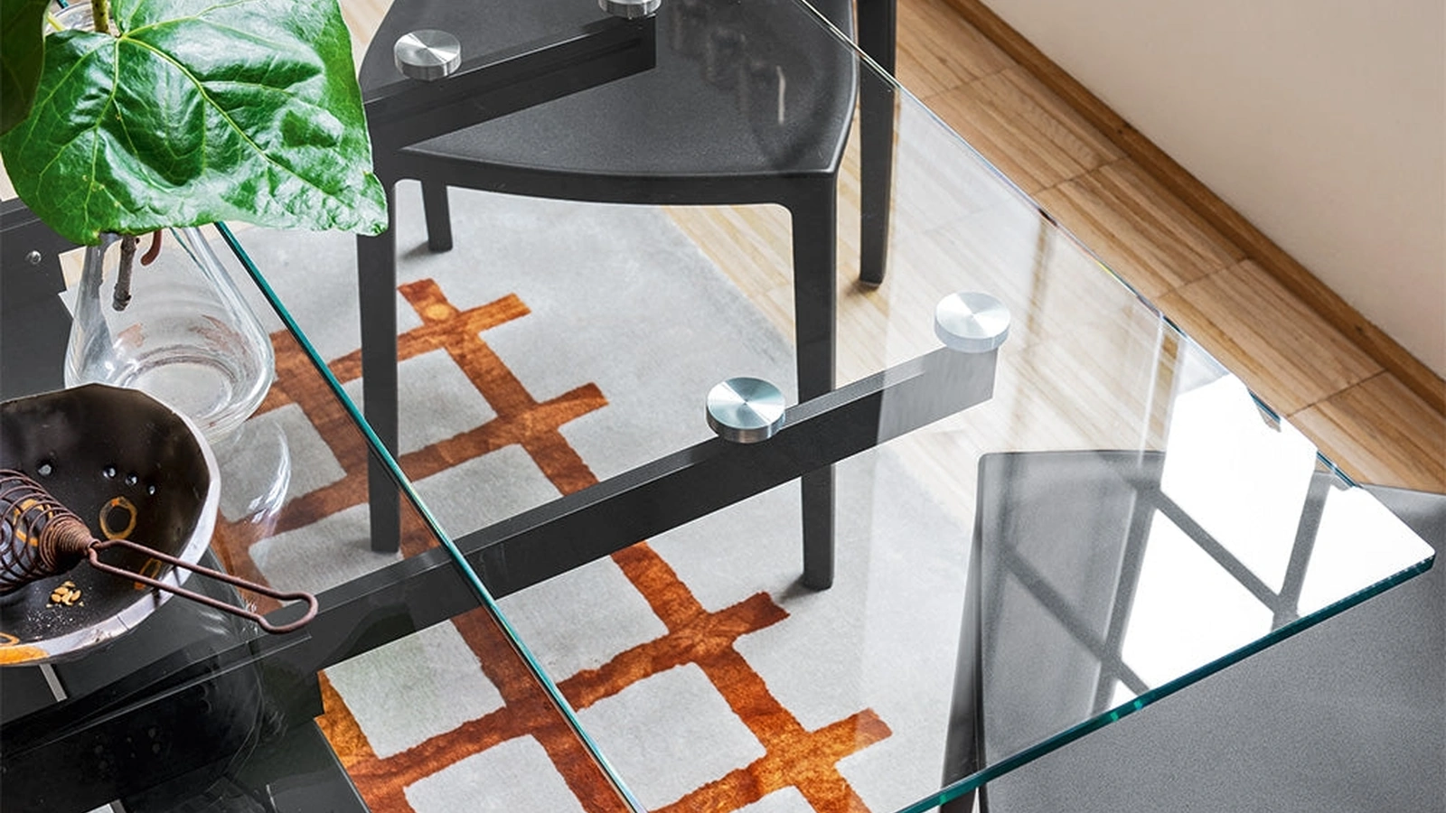 Tavolo allungabile con top in vetro Zeffiro di Connubia