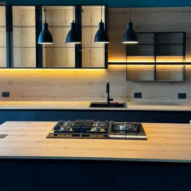 Progetto cucina nera a Gargnano