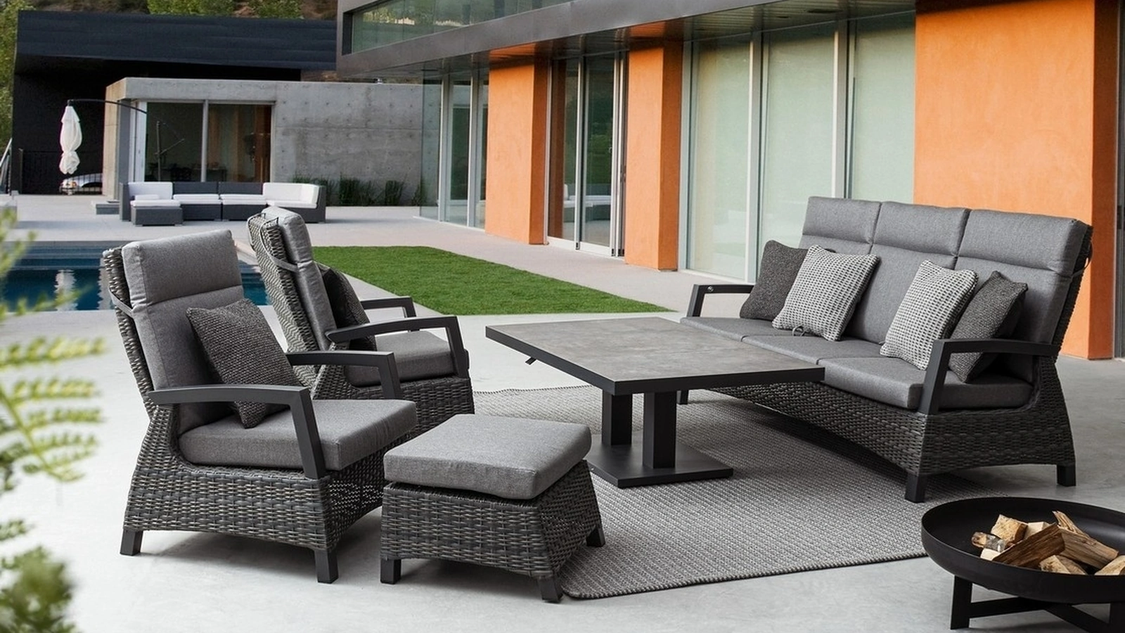 Arredo da esterno in fibra sintetica, tessuto e alluminio Britton di Bizzotto