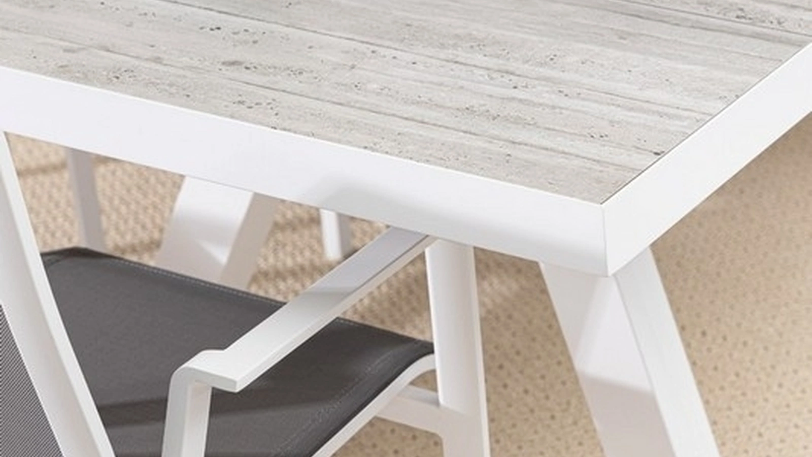 Sedia e Tavolo Kryon di Bizzotto