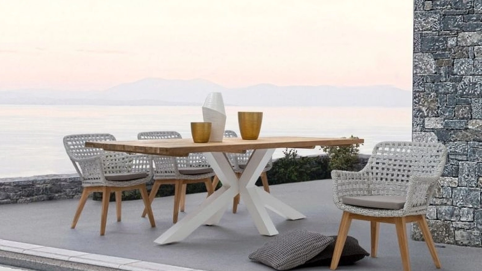 Tavolo in Teak riciclato e alluminio Ramsey di Bizzotto