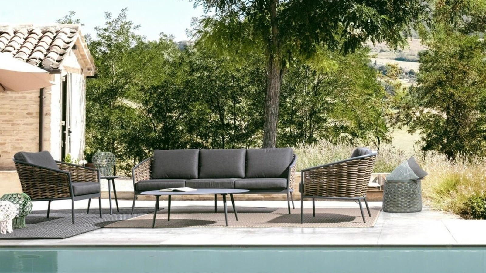 Salotto Maribela in alluminio e intreccio in fibra sintetica di Bizzotto