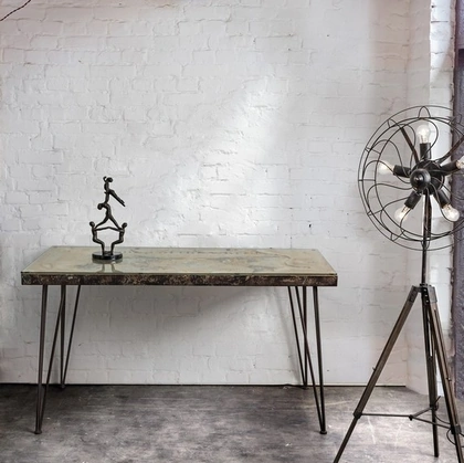 Scrivania operativa in vetro e MDF con decorazione in cemento Atlantide di Bizzotto